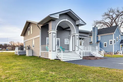 Home on Fox River Modern Decor Style!