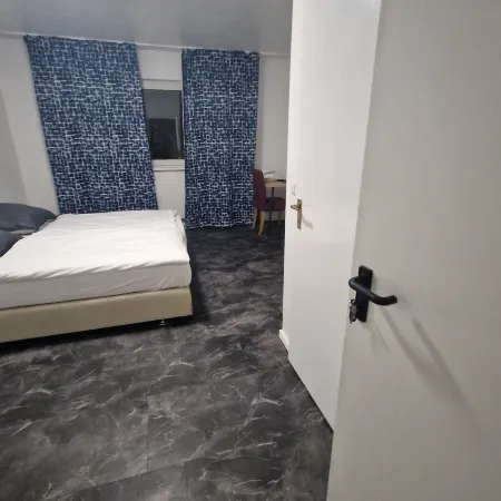 Main Crown Hotel Отели рядом с достопримечательностью «Музей «Классикштадт»»