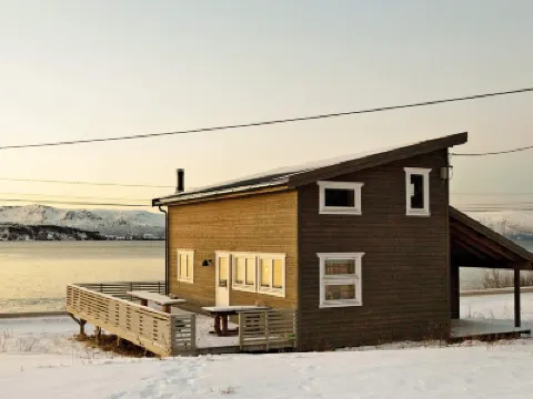 6 Person Holiday Home in Nord Lenangen Hotel a 
