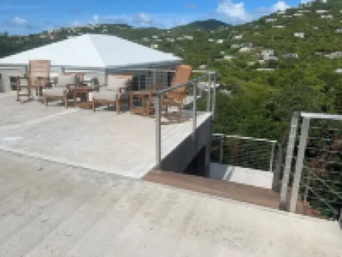 Breezy Hilltop, Hart Bay View, only minutes from town Hotels in 