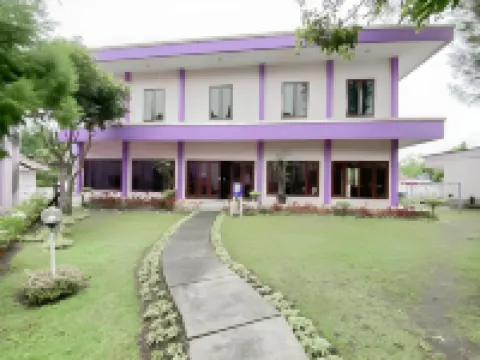 Signature Hotel Cipanas Hotel a Pacet
