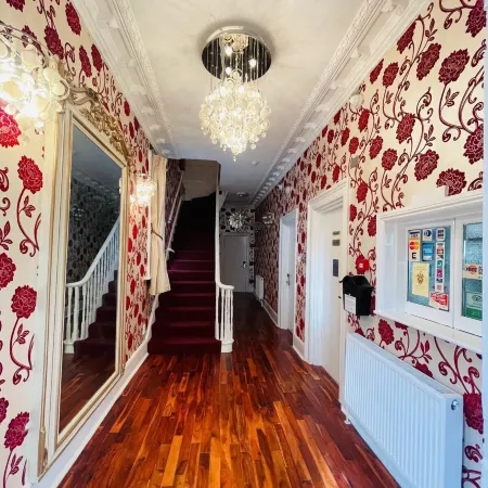 Crompton Guest House