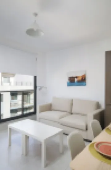 Cosy & Modern 1 BR APT - 2 mins from sea