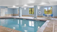 홀리데이 인 익스프레스 호텔 & 스위트 맨체스터 에어포트 바이 IHG - 수영장