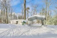 Pet Friendly Family Home: 1 Mi to Otsego Lake