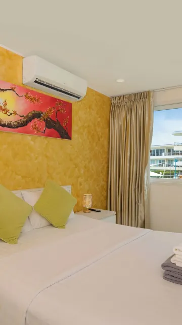 อพาร์ทเมนต์คลาสสิก 2 ห้องนอน ระเบียง วิวสระว่ายน้ำ