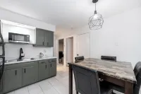 Modern 1BR Apt Near Lake & Downtown