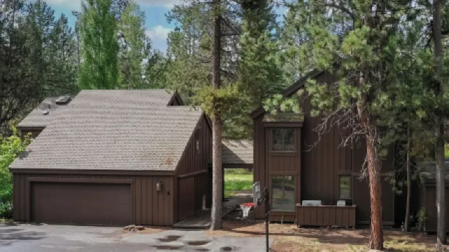 Skylight by AvantStay Elevated Mountain Home w Hot Tub, Billiards, Large Patio