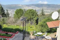 Charming 2-bedroom apartment with WiFi, AC in quaint Mikhmanim Hotels in 