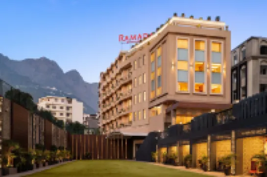 Ramada by Wyndham Katra Station Road Hoteles en 