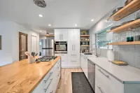< 3 Mi to Pearl St: Home w/ Large Yard in Boulder - 3-نجوم