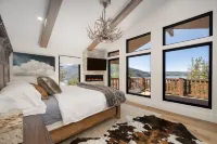 Ski Shores: the Chalet 3 Bedroom Cabin by RedAwning