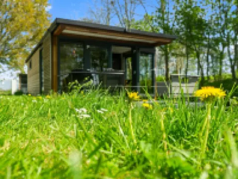 Doeke Sleat Houseboat Hotels in Weidum