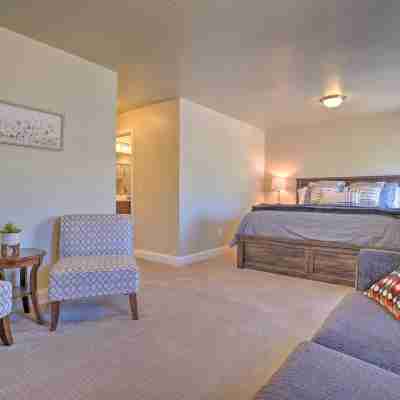 'Blue Sky Get-a-Way' Townhome w/ Patio, Grill Rooms