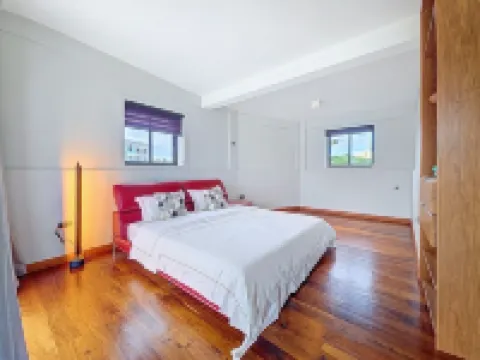 Blue Waves by dodo et Croissant