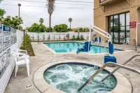 Motel 6 Gardena, CA - South - Pools