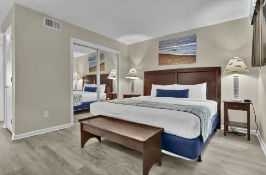 Coastal Escape with Private Balcony and Modern Kitchenette - Relaxing Retreat