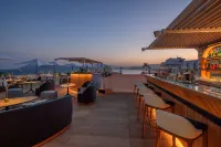 Canopy by Hilton Cannes - bar