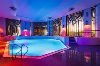 Crowne Plaza GERRARDS CROSS by IHG - С бассейном