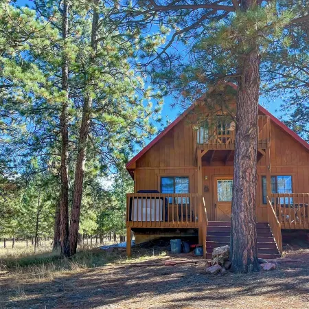 2BR Mountain Cabin w/ Scenic Views & Wood Stove