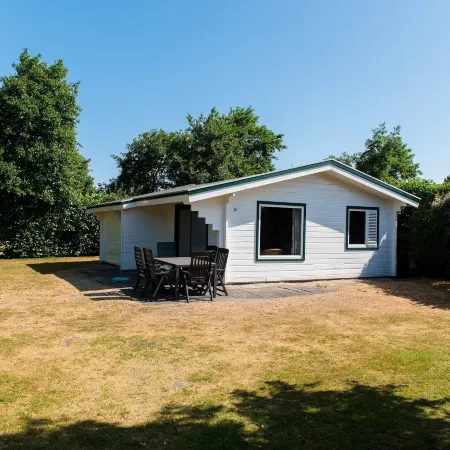 Wooden Bungalow with Dishwasher Near the Beach