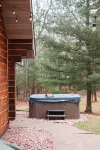 Lulu’s Lodge: Cozy Woods Cabin w/ Hot Tub + Stone Fireplace