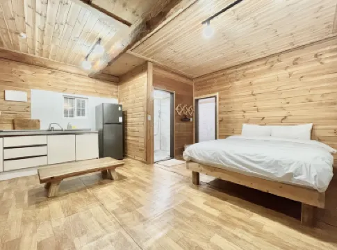 Jeju Log Park Hotels near Everis Golf & Resort