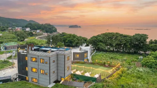 Namhae Dangdangi Dog Pension Blue
