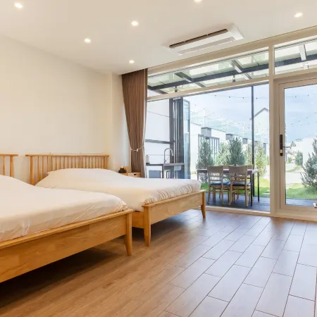 Yangyang Pool Lounge Pension & Glamping