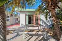 Pool - Free Parking - Apartment - 500 Feet from Beach