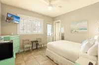 Key West Style Apartment - with pool/hot-tub