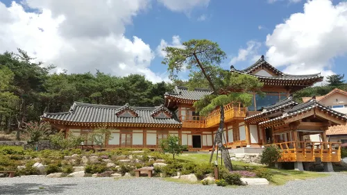 Gyeongju Cheonnyeon Hanok Pension - 家庭旅館