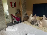 Country lodge retreat with hot tub Hotels in Otley