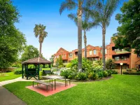 Comfort Apartments Royal Gardens Hotels in Fitzroy