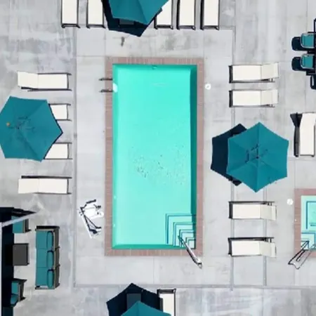 Calm Luxury Living 1BR Retreat Pool, Hot Tub, Wifi