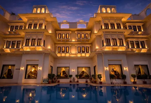 Swaroop Vilas - Lake Facing Boutique Hotel - 3-Star