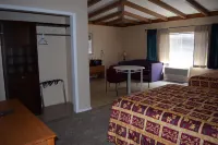 Butterfield Stage Motel - parking
