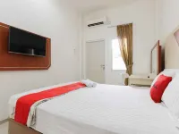 RedDoorz at Jatiwaringin Near Exit Toll Pondok Gede Hotels in Pondok Gede