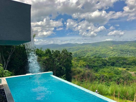 Luxurious 4-bedroom House in Alajuela, Costa Rica
