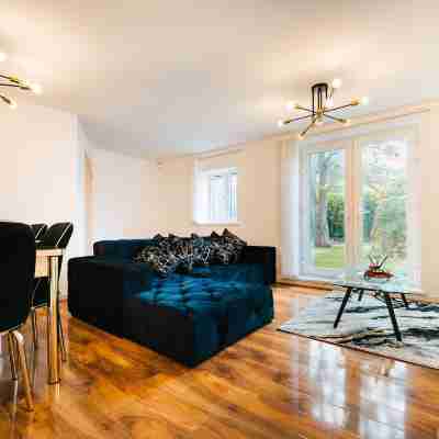 LUX Woolwich Flat 2 Stops to Canary Wharf Rooms