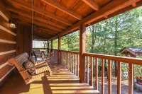 View! Cozy, Private, Fireplace, Hot Tub Log Cabin, Honeymoon!