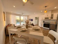Cozy 2BR Villa in Ocean Village - 4성급