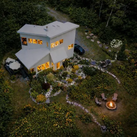 Modern Glass House Near Hunter & Woodstock Fireplace, Views, Pet-Friendly