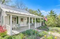 Walk to Wineries: Charming Retreat in Augusta! - 4 stjerner