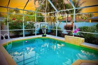 Naples Retreat w/ Saltwater Pool: 2 Mi to Beach! - Wifi