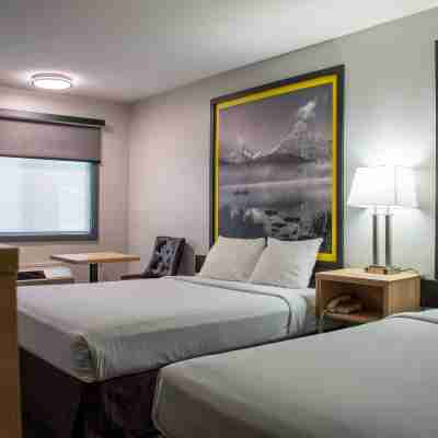 Super 8 by Wyndham Clearwater BC Rooms