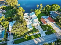 Signature Waterfront Villa by the Glamhomes Hotels in Ojus