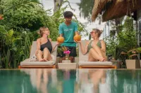 Bale Sampan Boutique Bungalows - Infinity Pools
