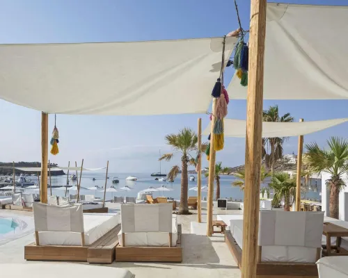 Mykonos Blanc - Preferred Hotels & Resorts Отели рядом с достопримечательностью «Пляж Орнос»