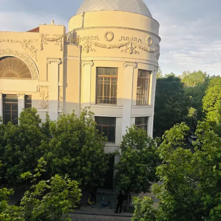 City Guli Hotel Отели рядом с достопримечательностью «Площадь героев»